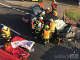 20180725191230_download (6): Video, foto: Automobilová nehoda u Rostoklat objektivem zasahujících hasičů